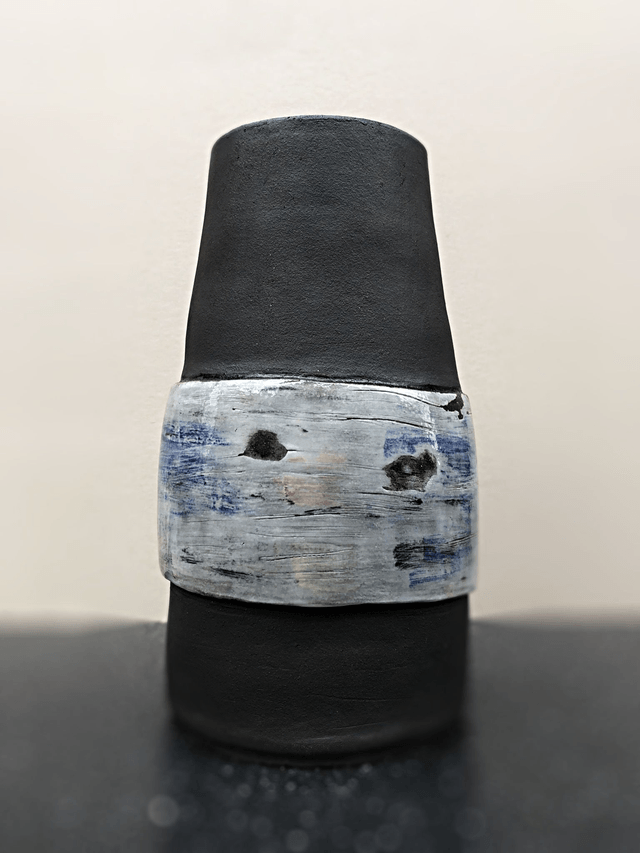 Vase en Grès noir avec bandeau de couleur